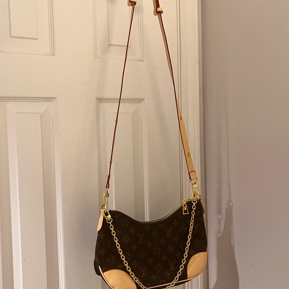 Fashion Inspired Brown Monogram Shoulder Bag: Convertable to crossbody - Picture 4 of 16